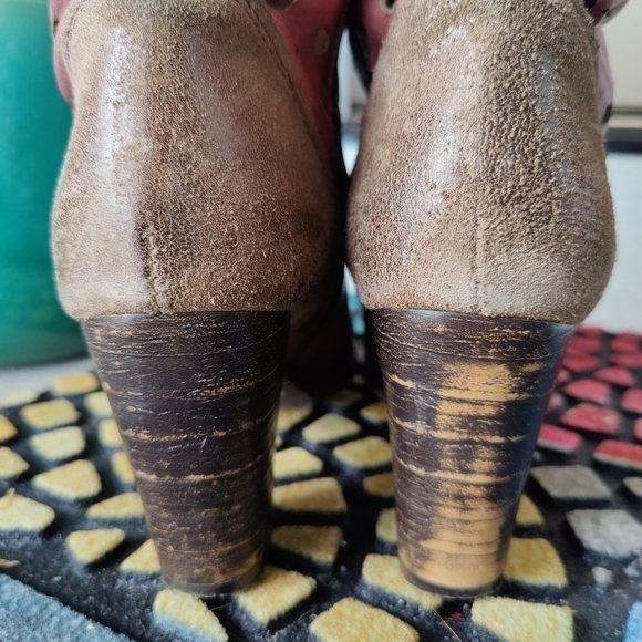 MJUS Italian Studded Red Brown Leather Heel Boots Textured Cut Outs Size 38 US 8 - Picture 7 of 15